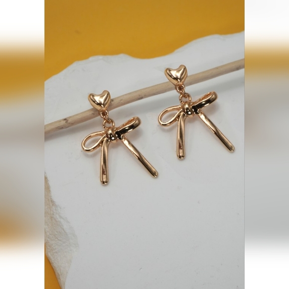 Jewelry - 🆕🎀 18k Gold Plated Non Tarnish Bow Earrings